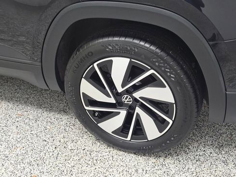 Used 2024 Volkswagen Atlas SE image 17