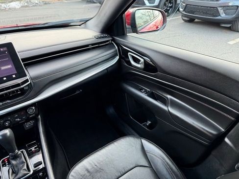 Used 2022 Jeep Compass Limited image 37