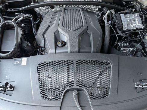 Certified 2026 Porsche Macan AWD/4WD image 29