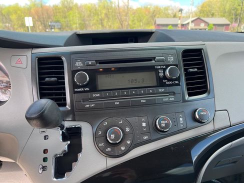 Used 2011 Toyota Sienna FWD image 19
