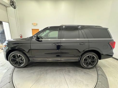 Used 2022 Ford Expedition Limited image 14