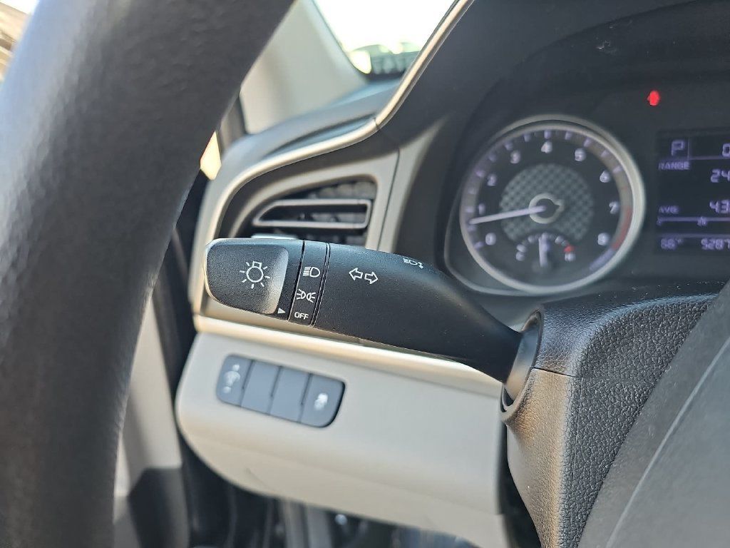 Used 2019 Hyundai Elantra SE FWD image 24