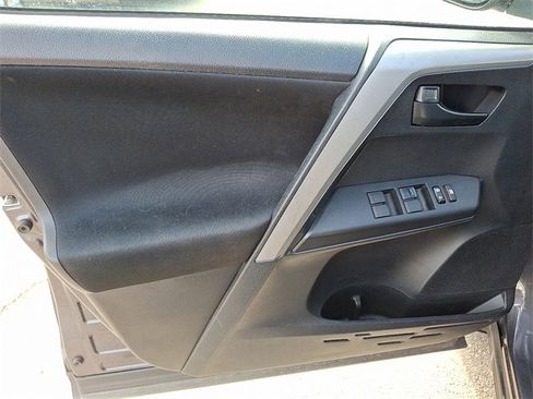 Used 2017 Toyota RAV4 LE image 9