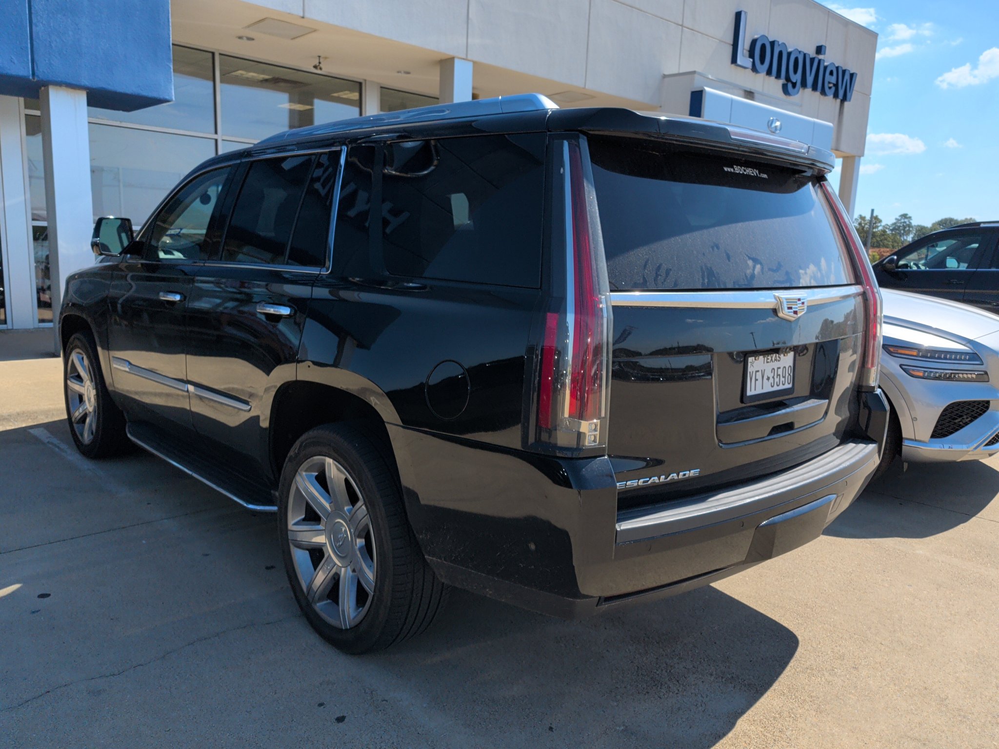 Used 2020 Cadillac Escalade Luxury AWD/4WD image 5