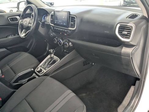 Used 2025 Hyundai Venue SEL FWD image 27