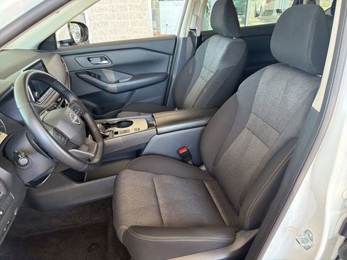 Used 2025 Nissan Rogue SV FWD image 12