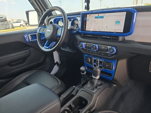 Used 2025 Jeep Wrangler Unlimited Sport AWD/4WD image 16