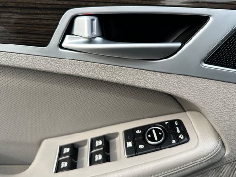 Used 2015 Hyundai Genesis 3.8 image 11