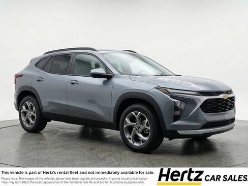 Used 2025 Chevrolet Trax LT FWD image 1