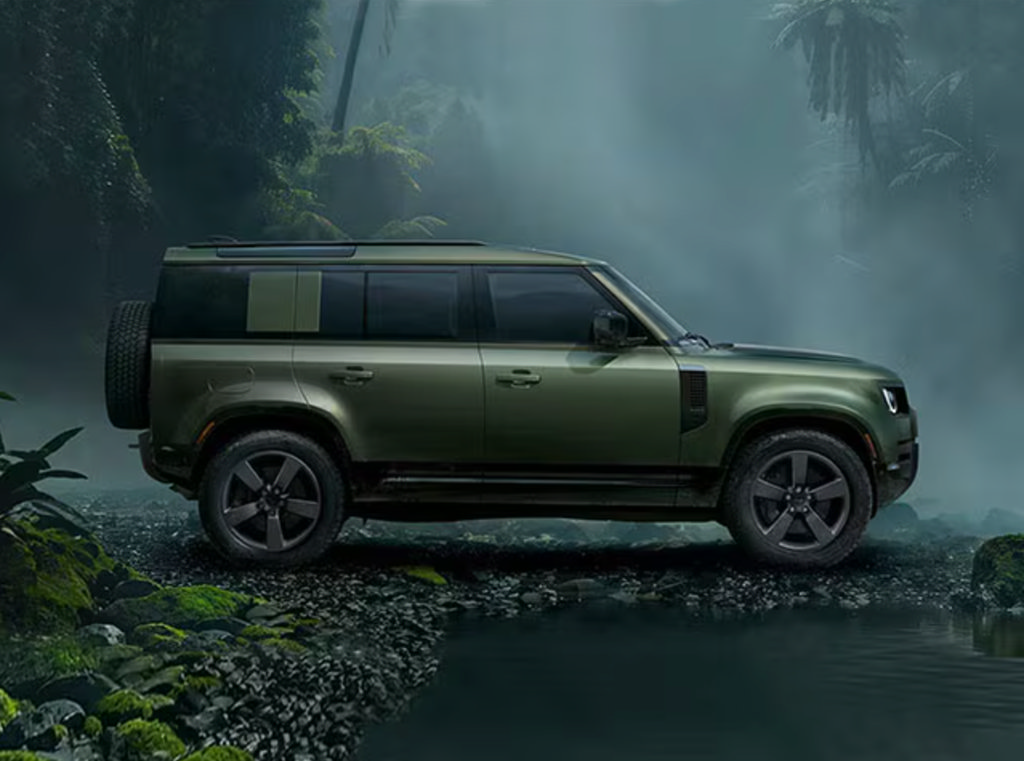 New 2026 Land Rover Defender 130 X-Dynamic SE AWD/4WD image 17