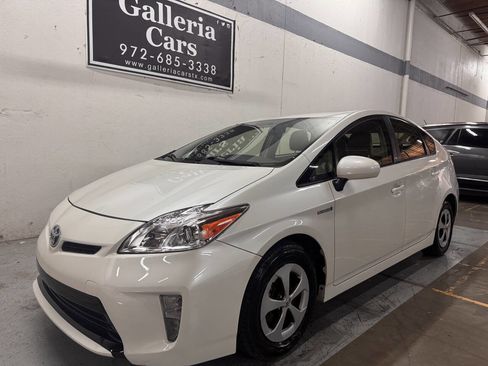 Used 2015 Toyota Prius Four image 2