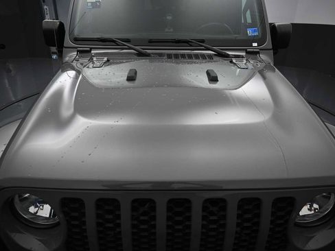 Used 2021 Jeep Gladiator Sport AWD/4WD image 19