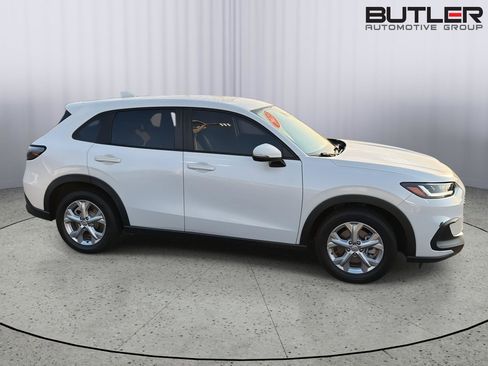 Used 2023 Honda HR-V LX image 7