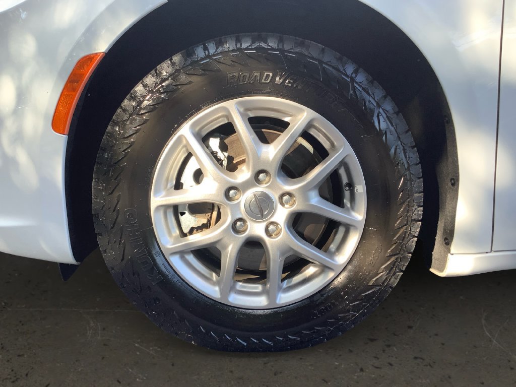 Used 2025 Chrysler Pacifica Select FWD image 9