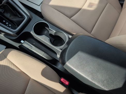 Used 2016 Hyundai Elantra SE image 16