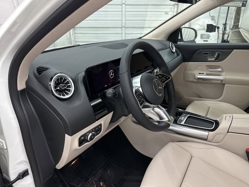 New 2025 Mercedes-Benz GLA 250 image 10