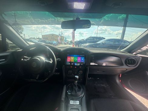 Used 2017 Toyota 86 RWD image 14
