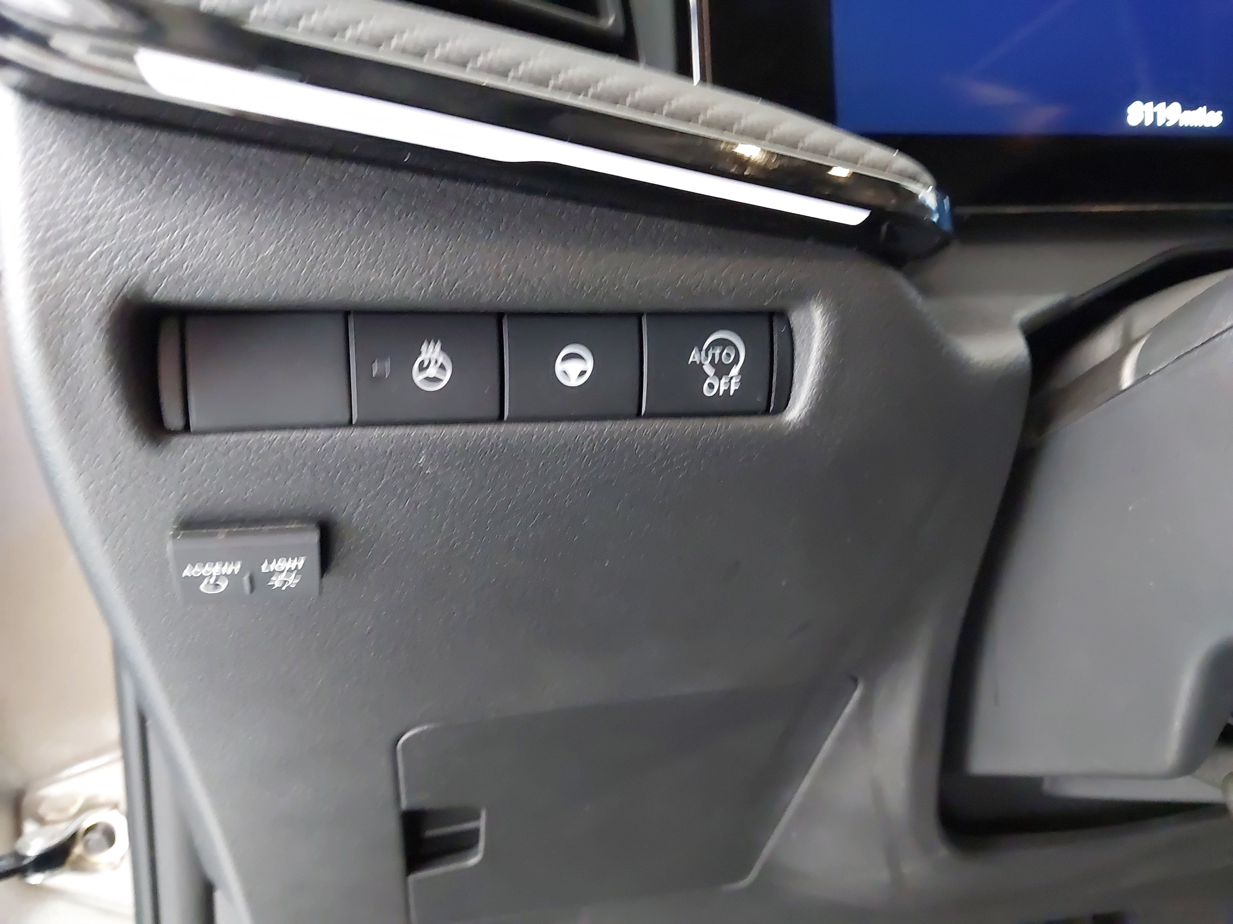 Used 2025 Nissan Kicks SR w/ SR Premium Package FWD image 23
