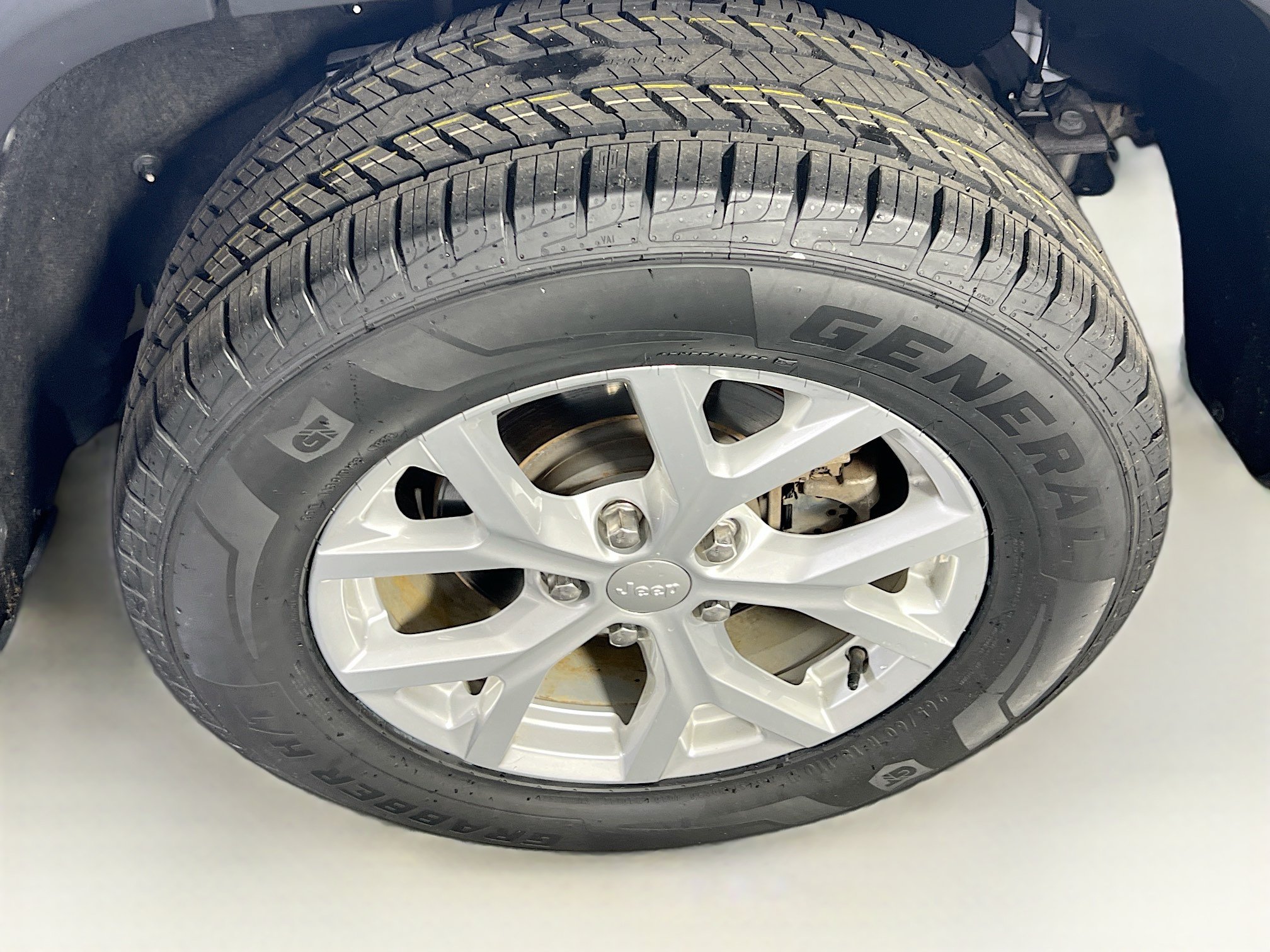 Used 2023 Jeep Grand Cherokee Limited AWD/4WD image 30