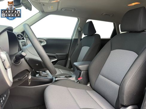 Certified 2025 Kia Soul LX w/ LX Technology Package FWD image 9