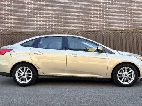 Used 2016 Ford Focus SE FWD image 3