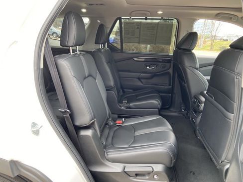 Used 2023 Honda Pilot Touring image 13