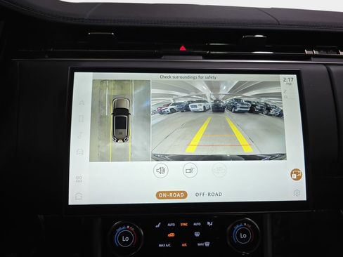 Used 2023 Land Rover Range Rover Long Wheelbase SE image 24