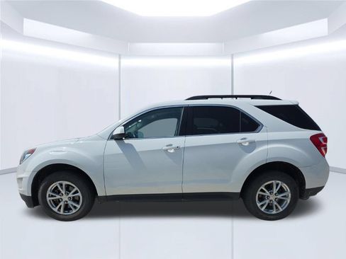 Used 2017 Chevrolet Equinox LT w/ Convenience Package FWD image 2
