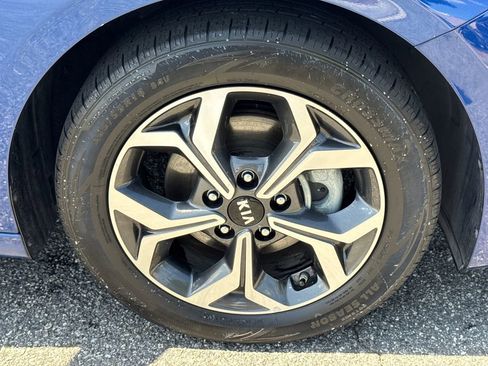 Used 2020 Kia Forte LXS FWD image 12