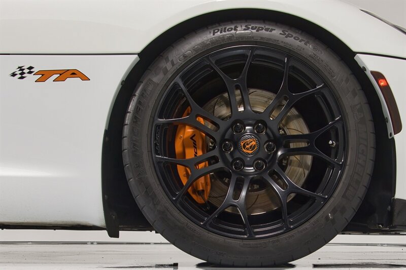 Used 2014 SRT Viper SRT-10 RWD image 17