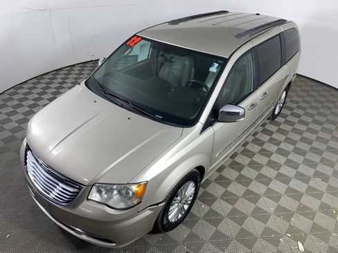 Used 2012 Chrysler Town & Country Touring-L w/ Premium Group FWD image 16