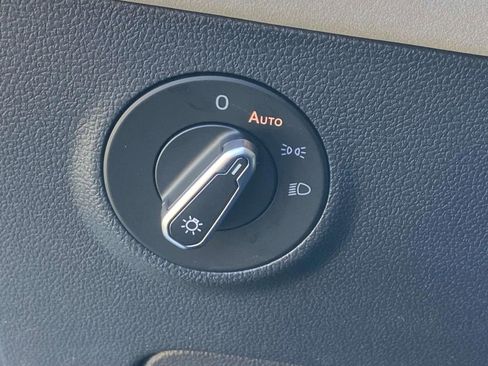 New 2026 Volkswagen Taos SE FWD image 28