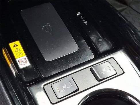 Used 2020 Toyota Prius Prime XLE image 25