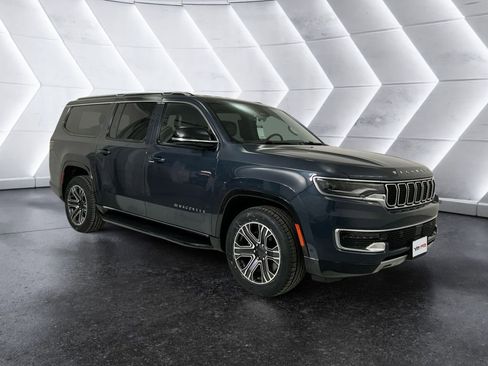 Used 2024 Jeep Wagoneer L Series II w/ Flexible Seating Group image 1