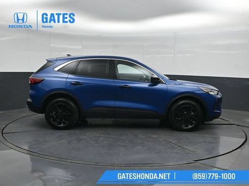 Used 2023 Ford Escape Active AWD/4WD image 3