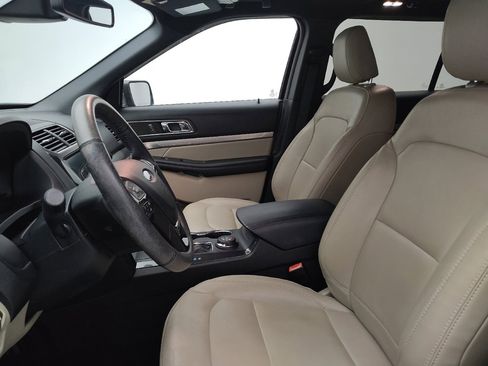 Used 2018 Ford Explorer XLT w/ Equipment Group 202A image 17