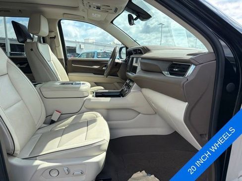 Used 2022 GMC Yukon XL Denali w/ Denali Ultimate Package AWD/4WD image 11