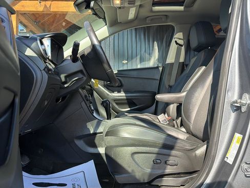 Used 2015 Chevrolet Trax LT w/ LT Sun and Sound Package FWD image 9