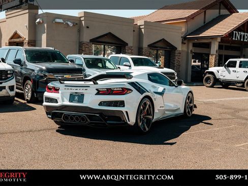 Used 2023 Chevrolet Corvette Z06 w/ Z07 Performance Package RWD image 7