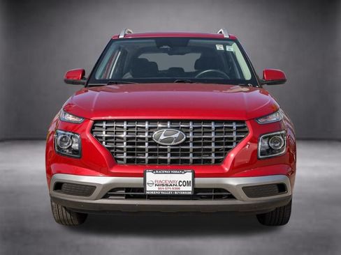 Used 2025 Hyundai Venue SEL FWD image 11