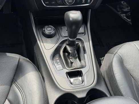 Used 2020 Jeep Cherokee Limited AWD/4WD image 16
