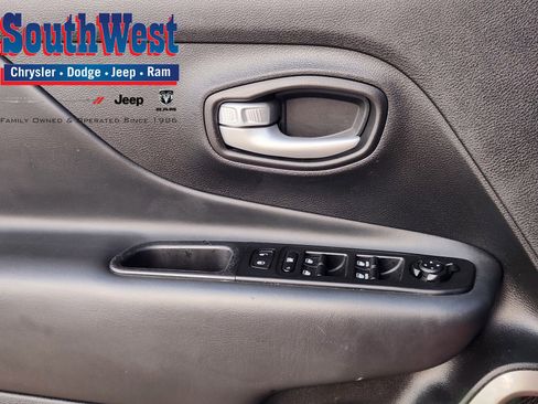 Used 2023 Jeep Renegade Latitude image 23