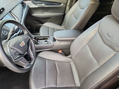 Certified 2025 Cadillac XT5 Premium Luxury image 9