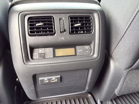 Used 2019 Nissan Pathfinder S AWD/4WD image 16