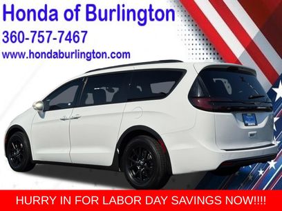 Used 2022 Chrysler Pacifica Touring-L