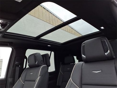 New 2026 Cadillac Escalade Luxury image 9