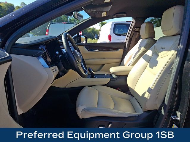 Used 2018 Cadillac XT5 AWD image 2