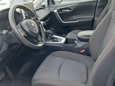 Used 2025 Toyota RAV4 XLE FWD image 5