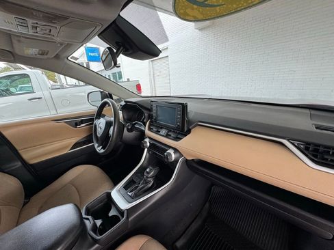 Used 2019 Toyota RAV4 XLE image 16