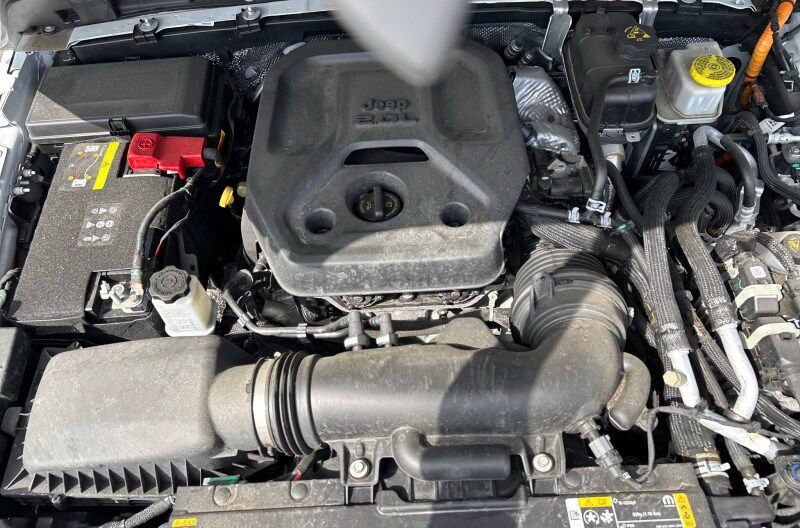 Used 2024 Jeep Wrangler High Altitude AWD/4WD image 9